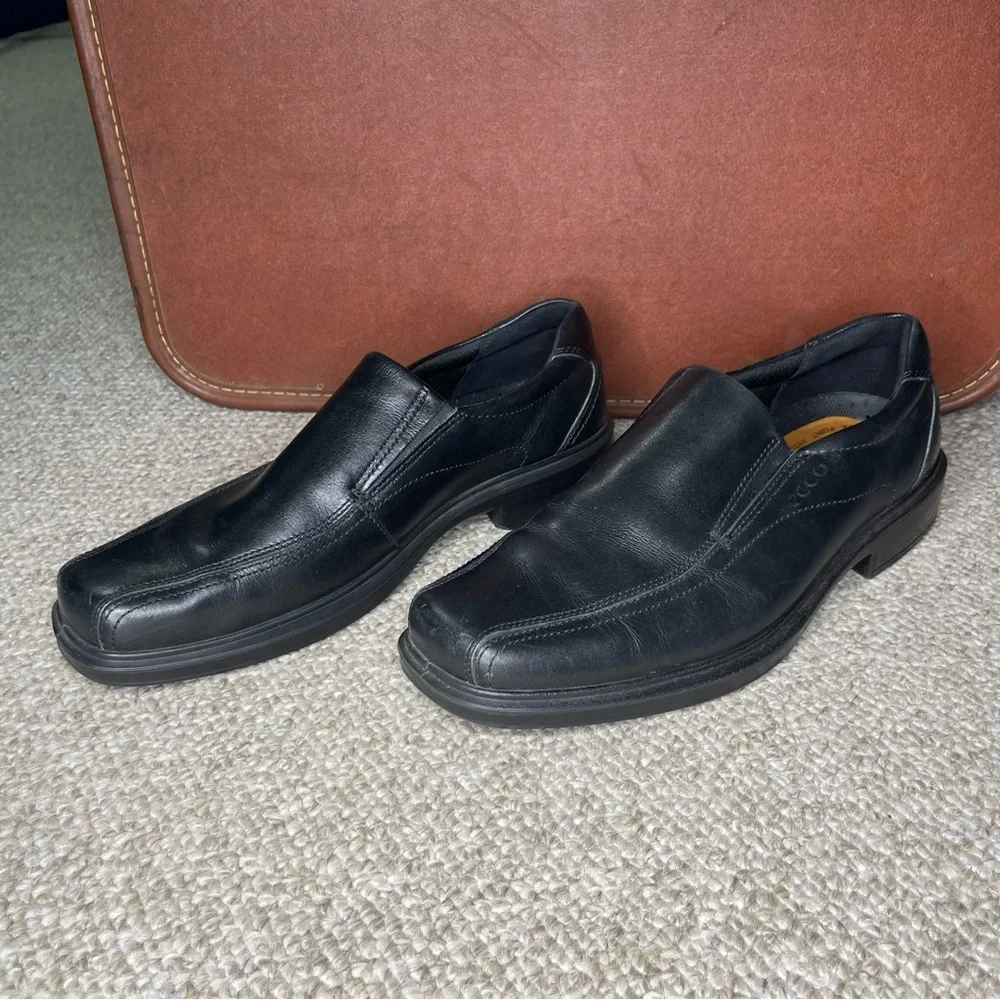 Ecco Helsinki leather slip on shoes